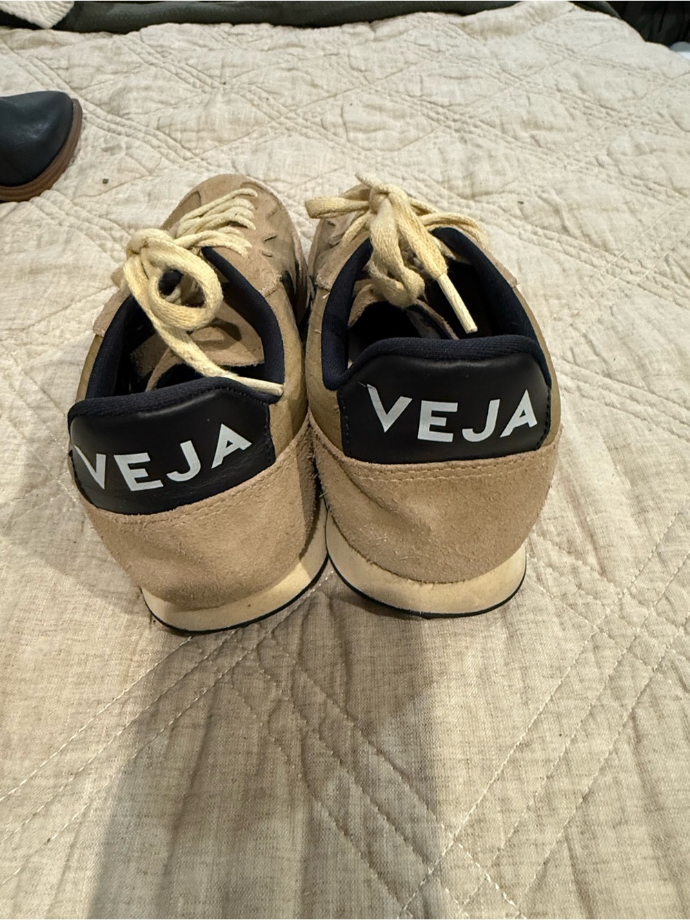 Veja Tan and Black Suede Lace-Up Sneakers Size 8M - Picture 3 of 6
